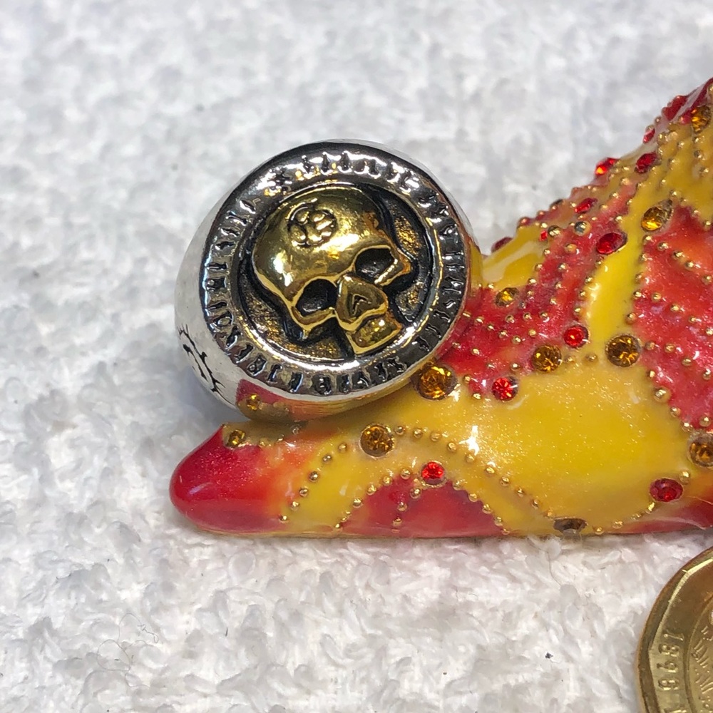 LAST CHANCE Mens skull ring -silver colored gold accent 2D - Picture 11 of 11